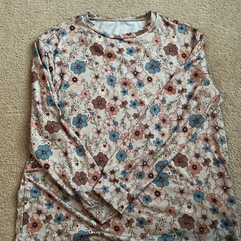 Emery Rose Machine-Wash Flowery Blouse
